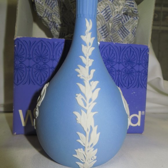 Wedgwood Jasperware Bud Vase New Gift - Picture 5 of 5